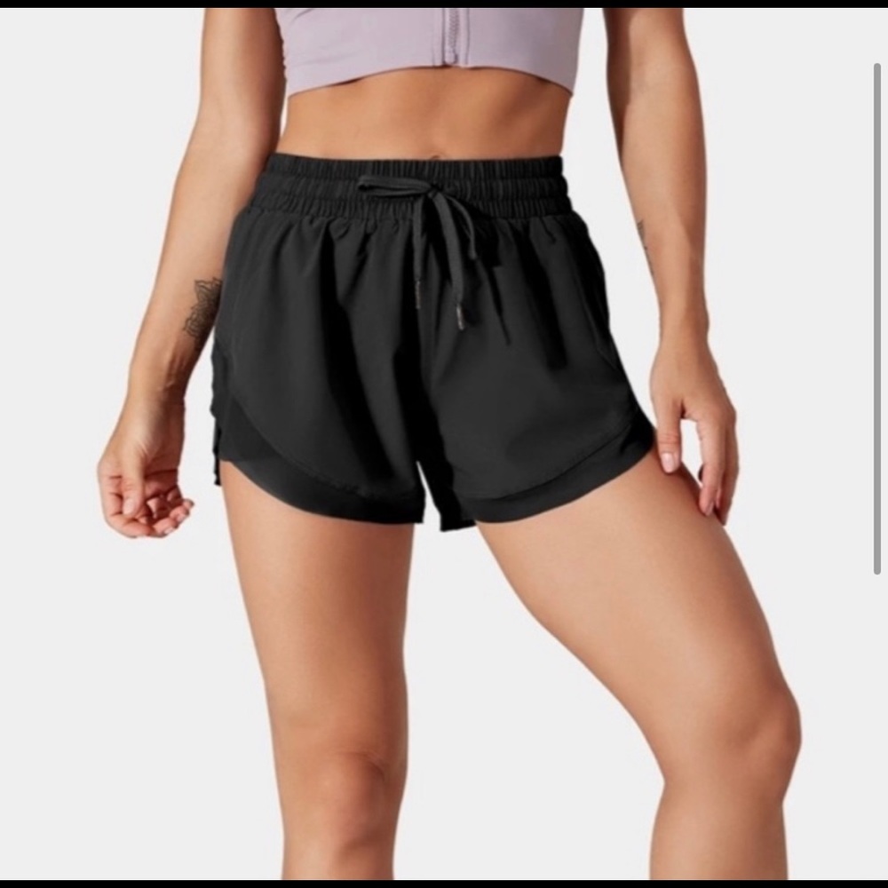 NWT Halara In My Feels 2-in-1 Mesh Contrast Shorts
